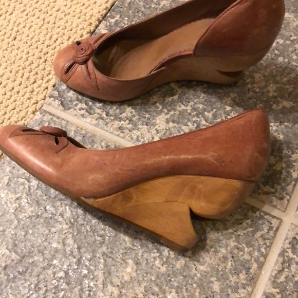 Nicoise Rose Crest Cut Wedges - Picture 3 of 8